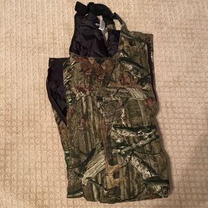 Mossy oak pursuit camouflage overalls. Mossy oak break up infinity camo